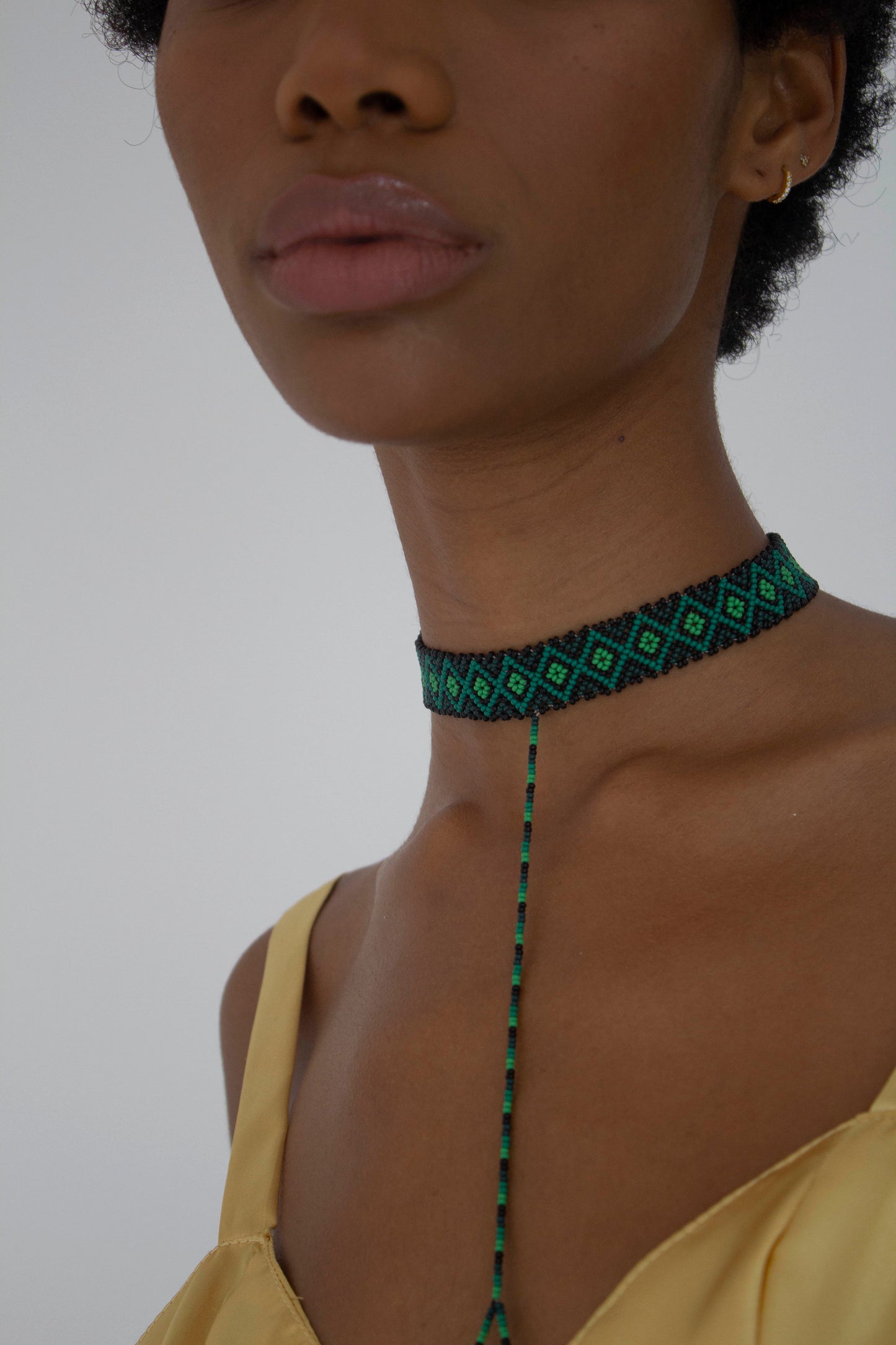 TRIANGLE CHOKER GREEN BLACK