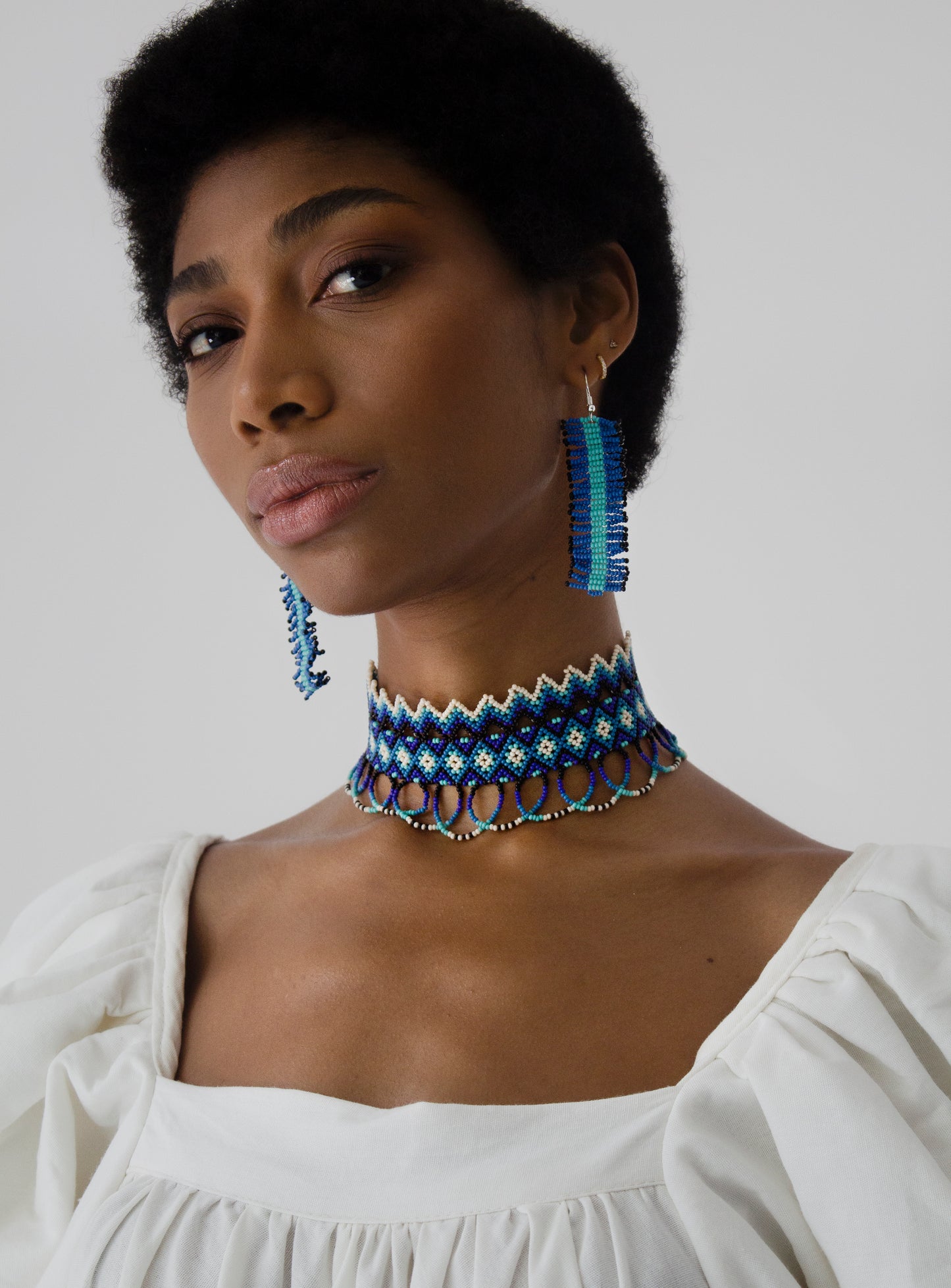 HIGH NECK CHOKER BLUE CREAM